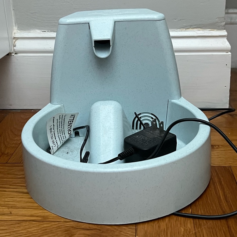 The Drinkwell Original Pet fountain for dogs and cats